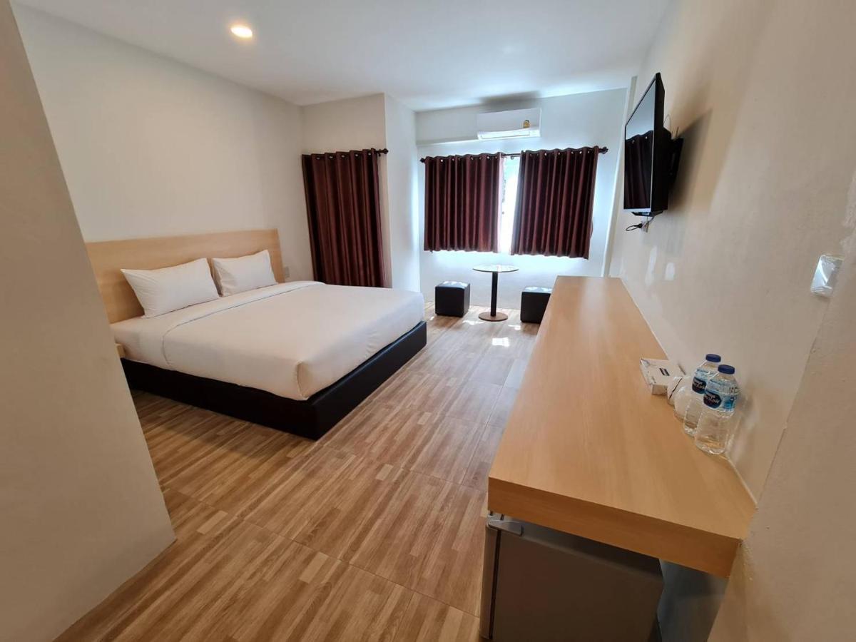 The Charlotte Smart Hotel Лопбури Экстерьер фото
