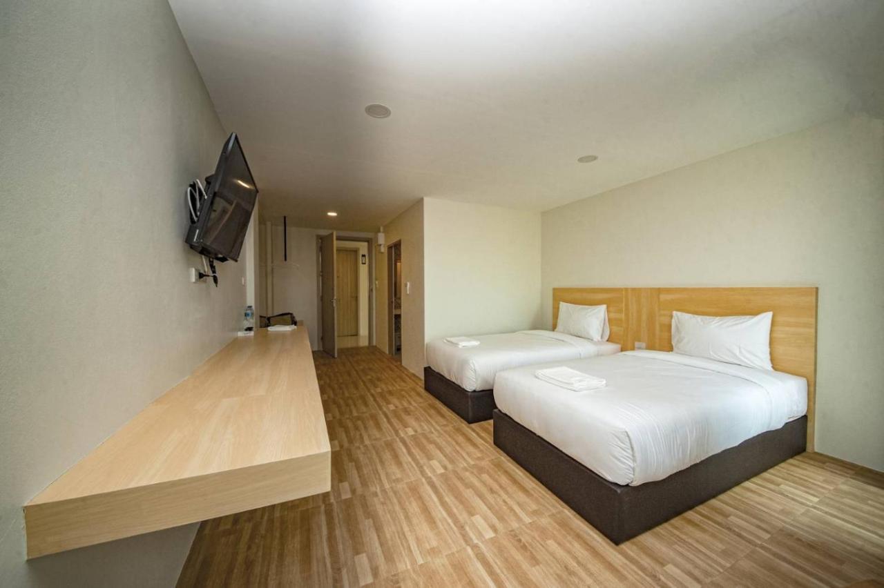 The Charlotte Smart Hotel Лопбури Экстерьер фото
